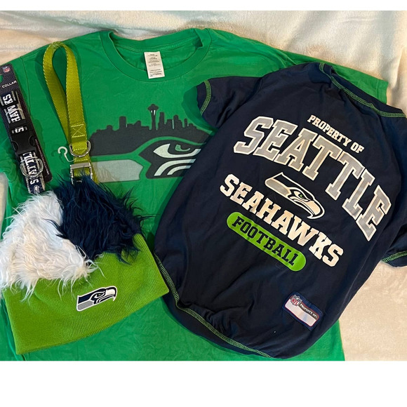 Seattle SeaHawks Fan/Dog Bundle SZ Large - 5 Pieces - Picture 1 of 6